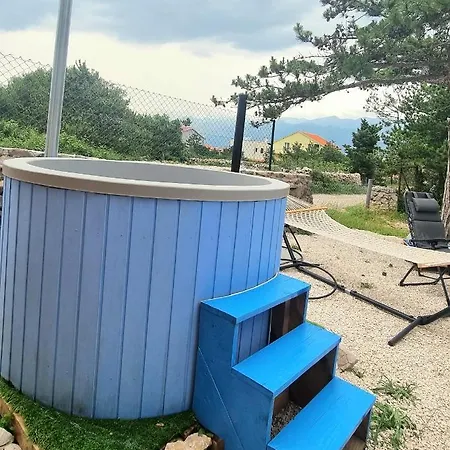 Blue - 2 Bedroom House & Hot Tub In Nyaraló *