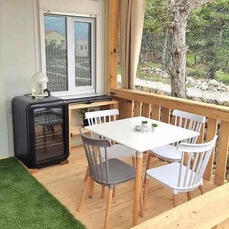 Дом отдыха Blue - 2 Bedroom House & Hot Tub In Ражанац