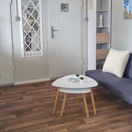 Дом отдыха Blue - 2 Bedroom House & Hot Tub In